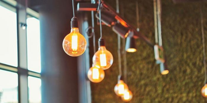 В Одесі ліквідовують наслідки спричиненого російськими обстрілами блекауту, фото: