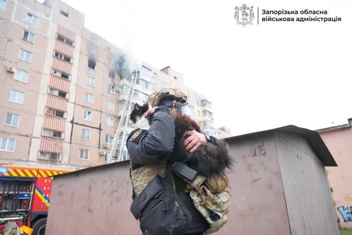 Наслідки російського авіаудару по Запоріжжю, фото: Запорізька ОВА