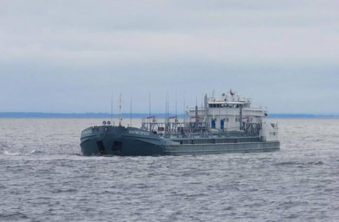 Дрони підпалили нафтовий танкер у Ростовській області РФ. Фото: