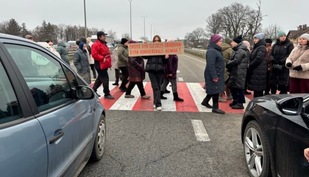Селяни перекрили трасу на Житомирщині. Фото: соцмережі