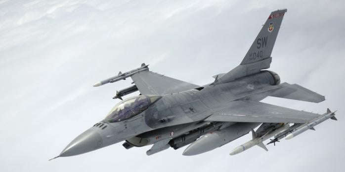 Самолет F-16, фото: &laquo;Википедия&raquo;