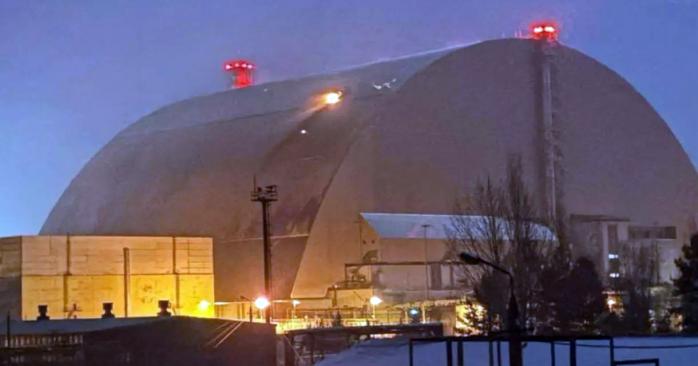 Новий російський обстріл може призвести до руйнування саркофагу на ЧАЕС. Фото: 