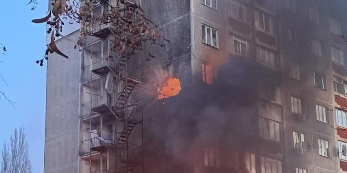 Наслідки російського авіаудару по Чернігову, фото: Дмитро Брижинський