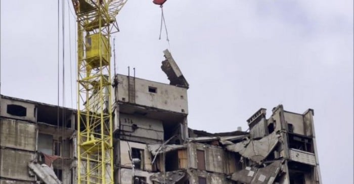 У Харкові демонтують пошкоджені обстрілами багатоповерхівки, фото: Харківська міська рада