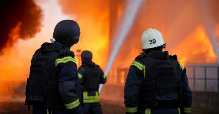 Російський дрон вдарив по промисловому підприємству в Запоріжжі. Фото: 