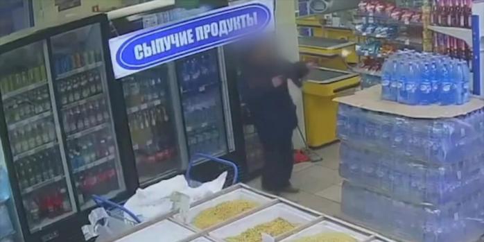 Під час інциденту в супермаркеті Донецька, скріншот відео