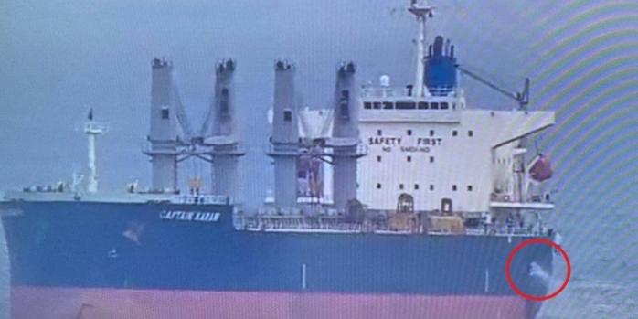 Наслідки російської атаки по цивільних суднах, фото: ВМС ЗСУ