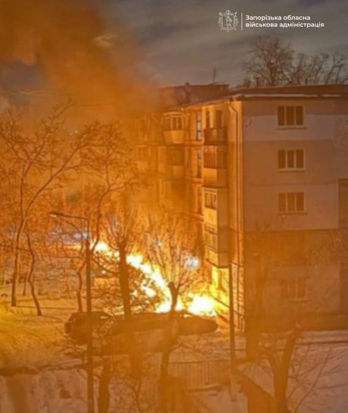 Наслідки російської атаки у Запоріжжі, фото: Запорізька ОВА