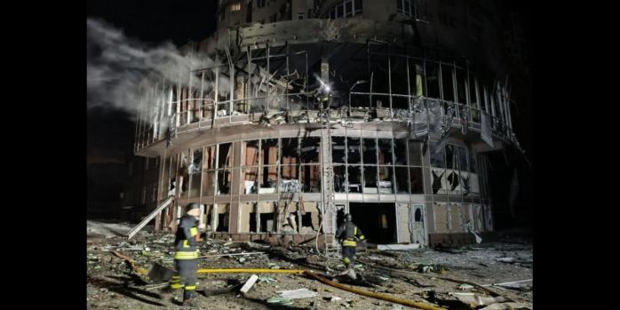 Рашисти в ніч на 2 грудня двічі атакували безпілотниками Запоріжжя, фото: ДСНС