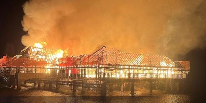 Пожар в баре унес жизни около 40 человек в Швейцарии, фото: DNA