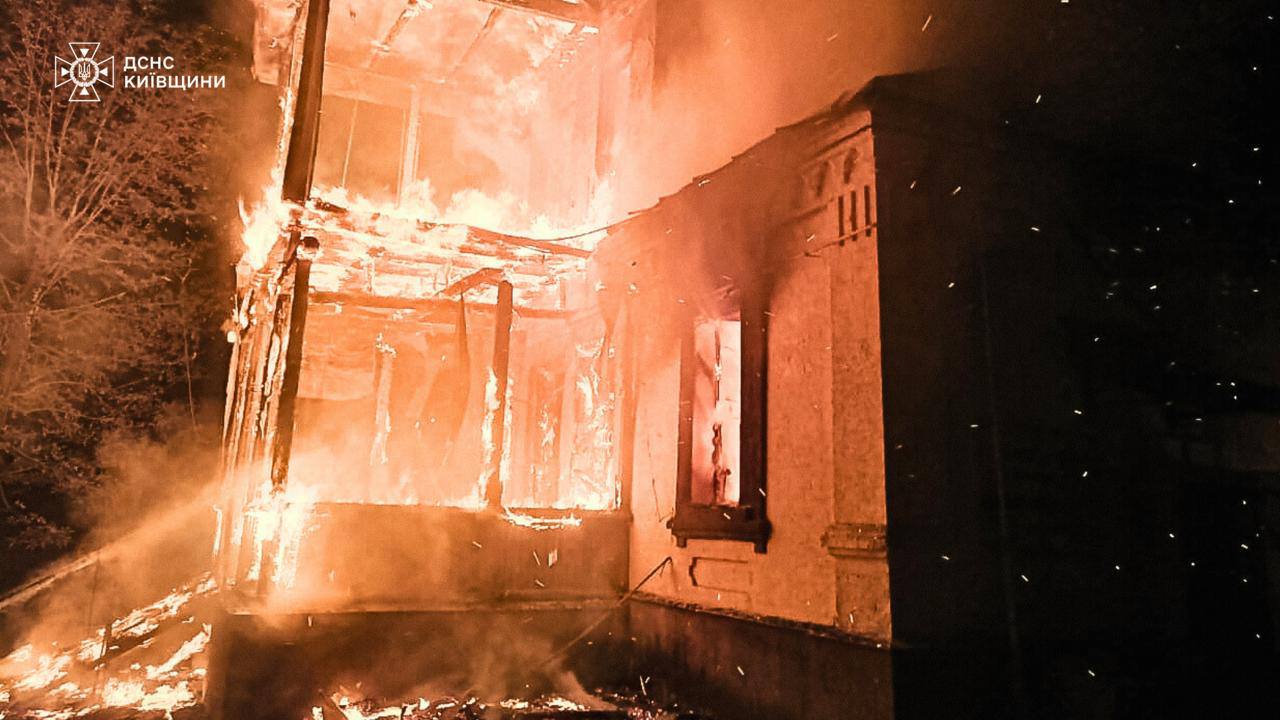 Наслідки атаки. Фото: ДСНС