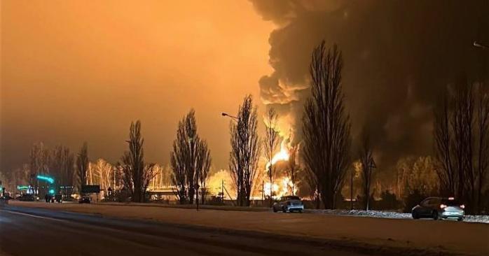 Пожежа на нафтобазі в Бєлгородській області. Фото: соцмережі