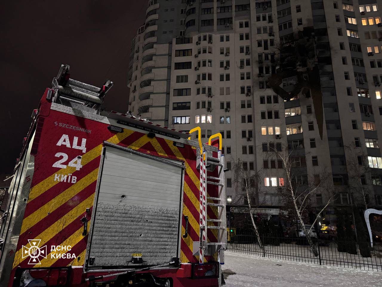 Наслідки обстрілів. Фото: ДСНС