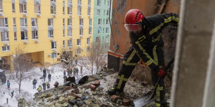 Наслідки російського обстрілу Києва, фото: ДСНС