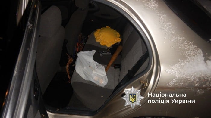 В Івано-Франківську конфлікт між водієм та комунальником завершився побиттям, фото: Нацполіція