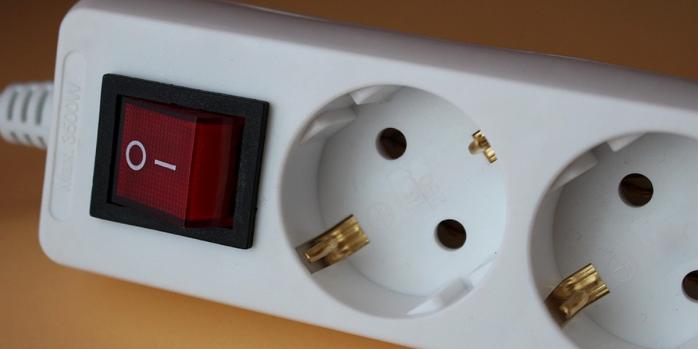 У Києві та області запровадили аварійні відключення світла