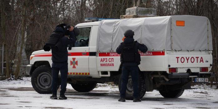 Небезпечну знахідку виявили на кладовищі у Миколаєві, фото: ДСНС