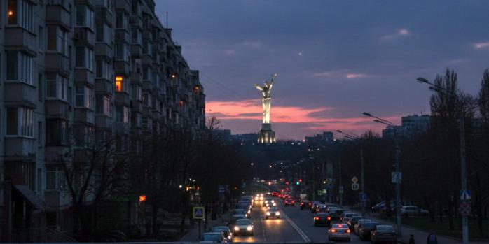 Екстрені відключення електроенергії тривають у Києві, фото: Google Gemini