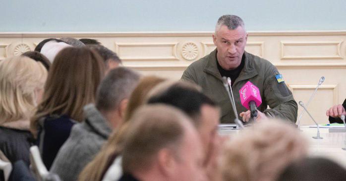 Пятые сутки в Киеве без отопления остаются около 400 многоэтажек. Фото: 