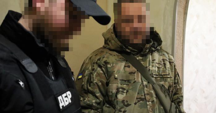Керівник фінслужби однієї з бригад вкрав у військових майже 10 млн грн. Фото: ДБР