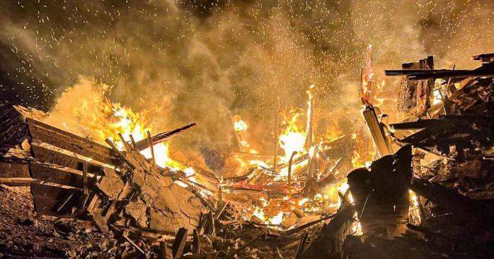 Армія РФ скинула КАБ у центрі Білопілля на Сумщині, є загиблий і поранені. Фото: 