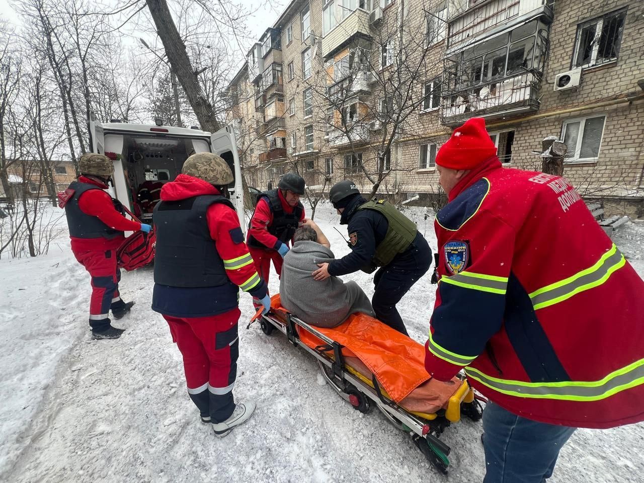 Окупанти обстріляли Нікополь. Фото: ОВА, ДСНС