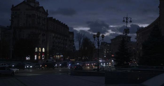 У Києві обмежили зовнішнє освітлення вулиць та будівель. Фото: 