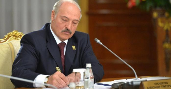 Олександр Лукашенко підписав приєднання Білорусі до Ради миру Дональда Трампа. Фото: 