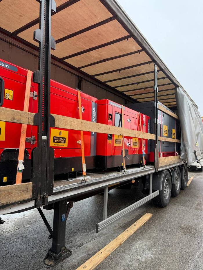 Польща надсилає генератори до Києва, фото: Віталій Кличко
