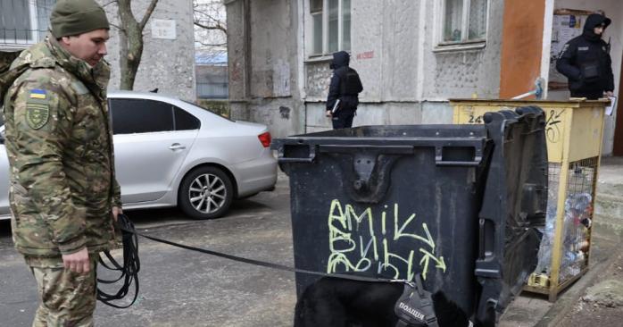 Новонароджену дитину знайшли у смітнику в Миколаєві. Фото: поліція