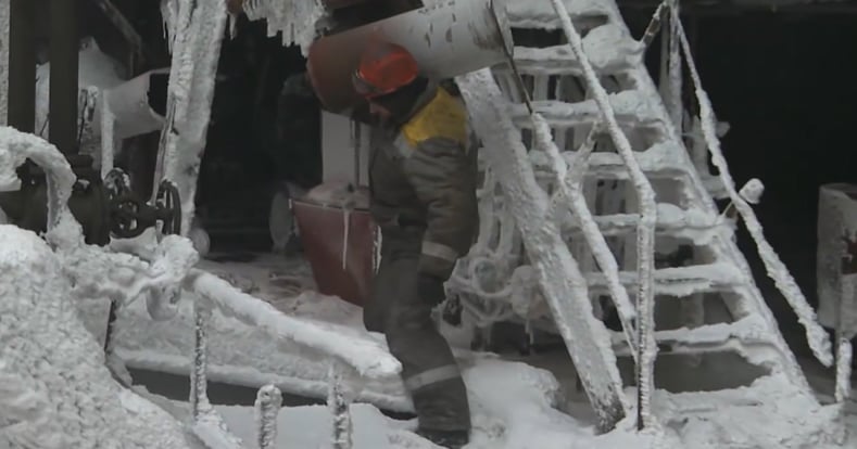 Зруйнована російськими обстрілами українська ТЕС. Скріншот з відео