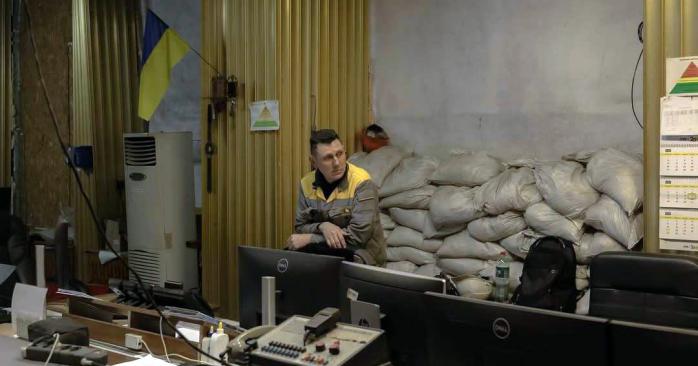 Разрушенная российскими обстрелами украинская ТЭС. Скриншот с видео