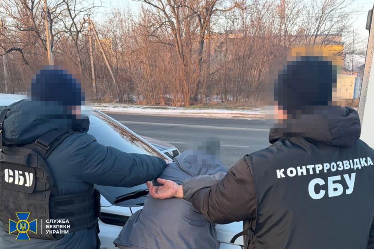 Іноземний агент ФСБ намагався підпалити обладнання електропідстанції в Чернівцях. Фото: СБУ