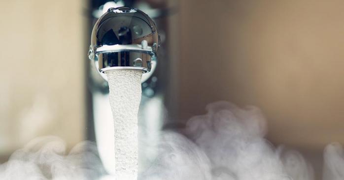 Подачу горячей воды временно останавливают в Чернигове. Фото: 