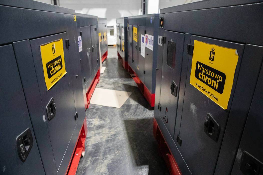 Генератори від Варшави прибули до Києва. Фото: Віталій Кличко