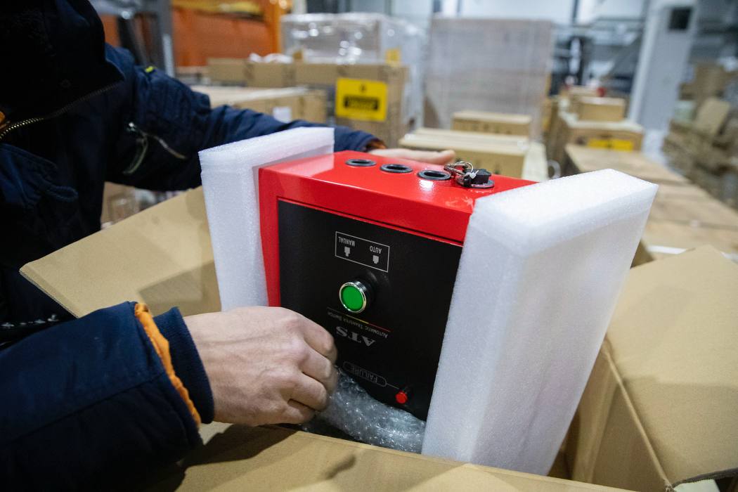 Генератори від Варшави прибули до Києва. Фото: Віталій Кличко