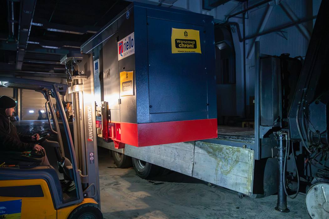 Генератори від Варшави прибули до Києва. Фото: Віталій Кличко