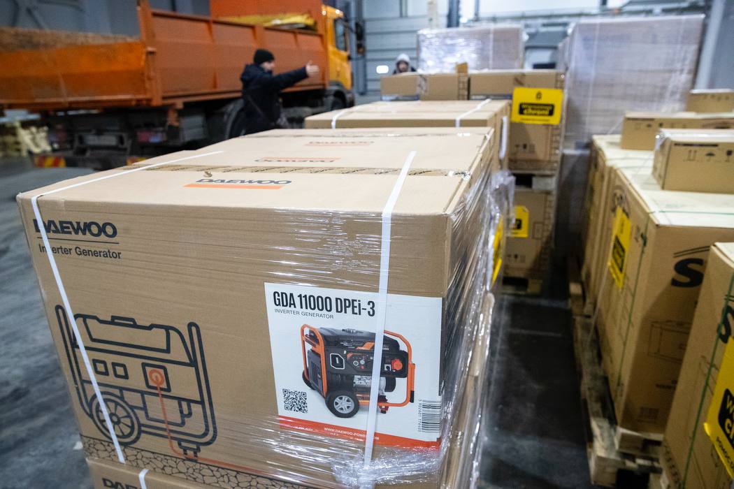 Генератори від Варшави прибули до Києва. Фото: Віталій Кличко