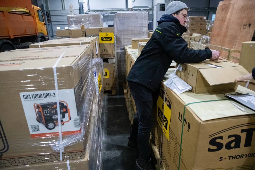 Генератори від Варшави прибули до Києва. Фото: Віталій Кличко