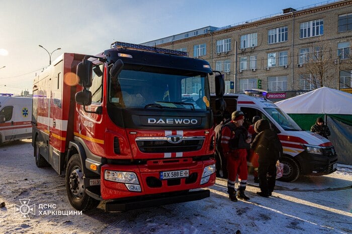 Російський дрон атакував один із ринків Харкова 2 лютого, фото: ДСНС