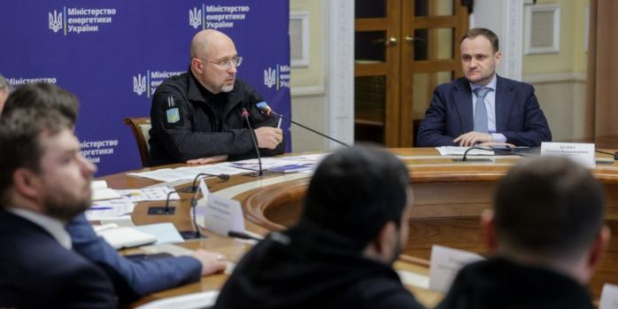 Денис Шмыгаль (слева), фото: facebook.com/dshmyhal