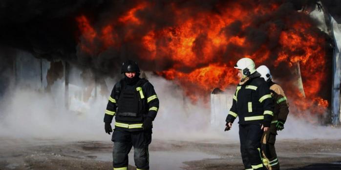 Последствия российского обстрела в Самаровском районе, фото: ГСЧС