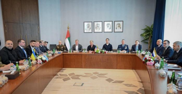 В Абу-Даби 4 февраля прошли трехсторонние переговоры Украины, РФ и США, фото: МИД ОАЭ