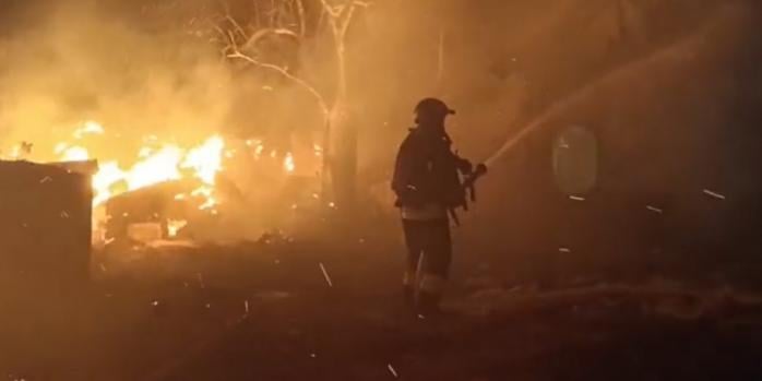 Наслідки російського обстрілу Шосткинської громади, фото: ДСНС