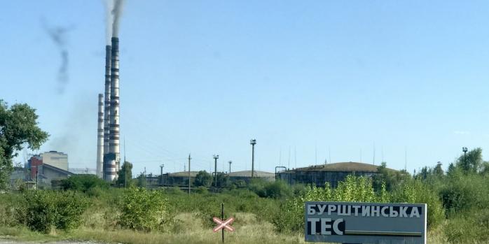 Бурштынская ТЭС значительно пострадала в результате воздушных атак РФ, фото: Wikimedia Commons