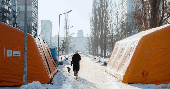 Понад 1 тис. 400 багатоповерхівок у Києві досі залишаються без опалення. Фото: ДСНС