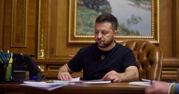 Володимир Зеленський ввів у дію рішення РНБО про гарантії безпеки для України. Фото: 