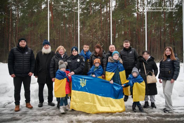 Пятерых украинских детей вернули домой из РФ и оккупированных территорий. Фото: 