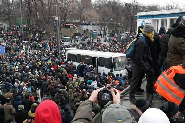 Лидеры «автомайдана» осудили призыв своего активиста идти к зданию Рады