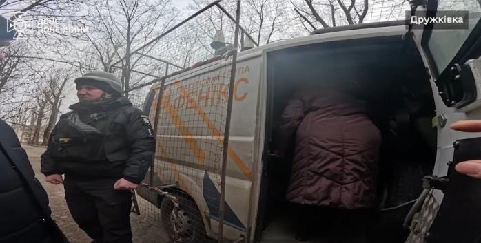 Евакуація на Донеччині, скріншот відео